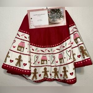NEW Cupcakes and Cashmere Gingerbread 52” Tree Skirt